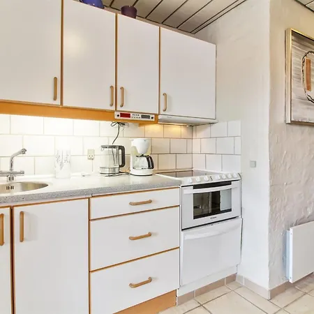 Emiliana - 500m From The Sea By Interhome 洛肯