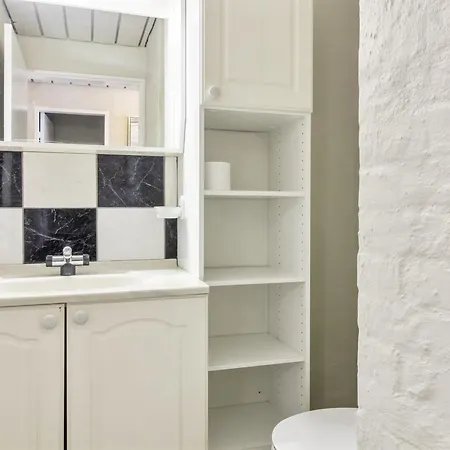 Emiliana - 500m From The Sea By Interhome