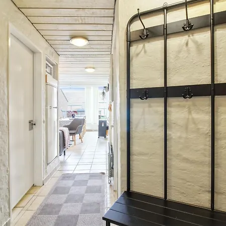 Emiliana - 500m From The Sea By Interhome *